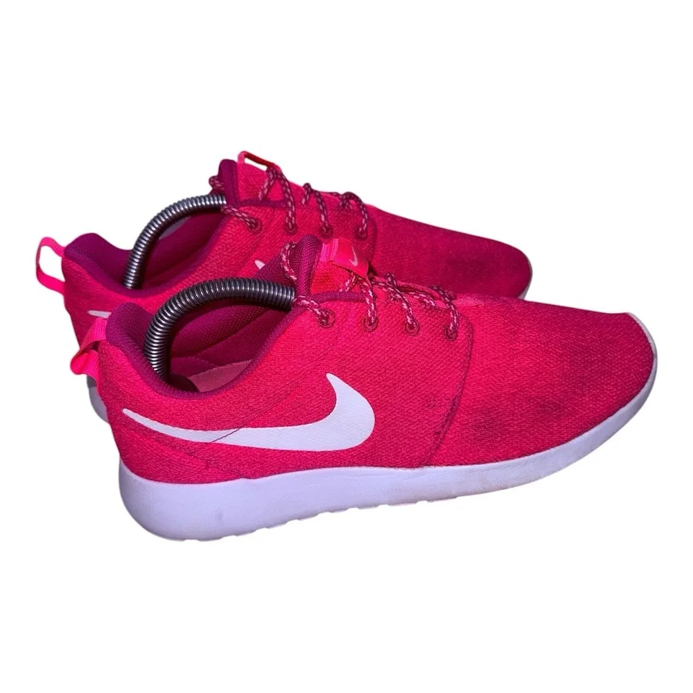 Nike Roshe One Women's Pink White Running Shoes Low Top Size 8.5 844994-600